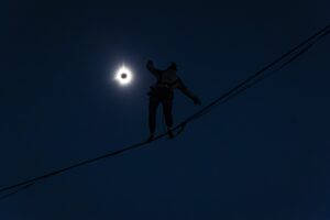 L’éclipse sur un fil