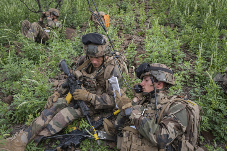 Djibouti, Djibouti, 2020-01-28. Officer cadets of the French Army infantry school, with foreign cadets among them, train
