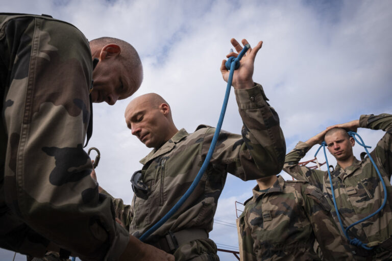 Djibouti, Djibouti, 2020-02-04. Officer cadets of the French Army infantry school, with foreign cadets among them, train