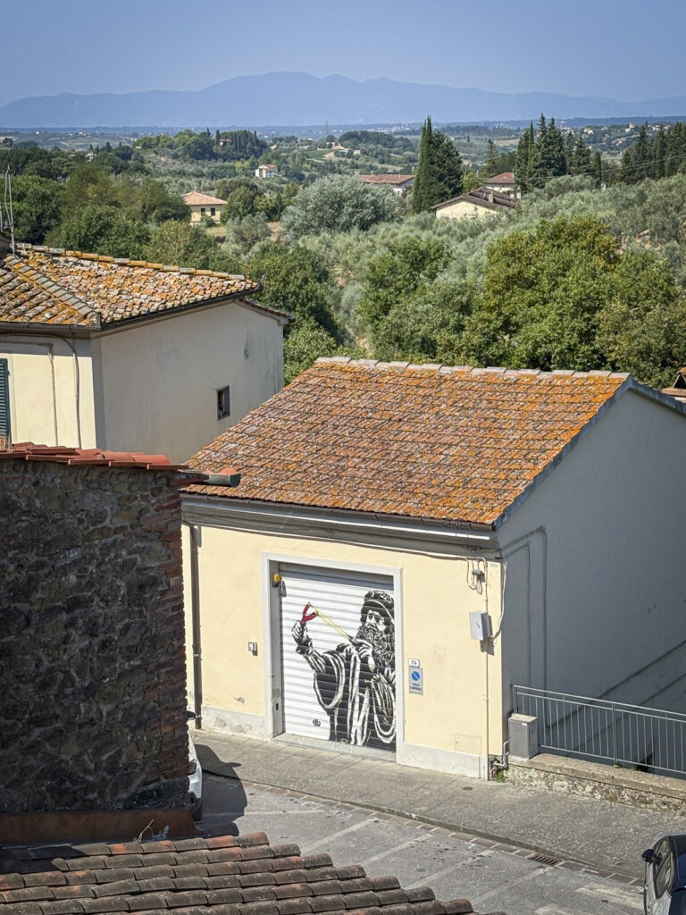 Italy, Vinci, 2025-08-15. A summer week from Genoa to Florence by way of Pisa and Vinci, in the crowds of mass tourism. 