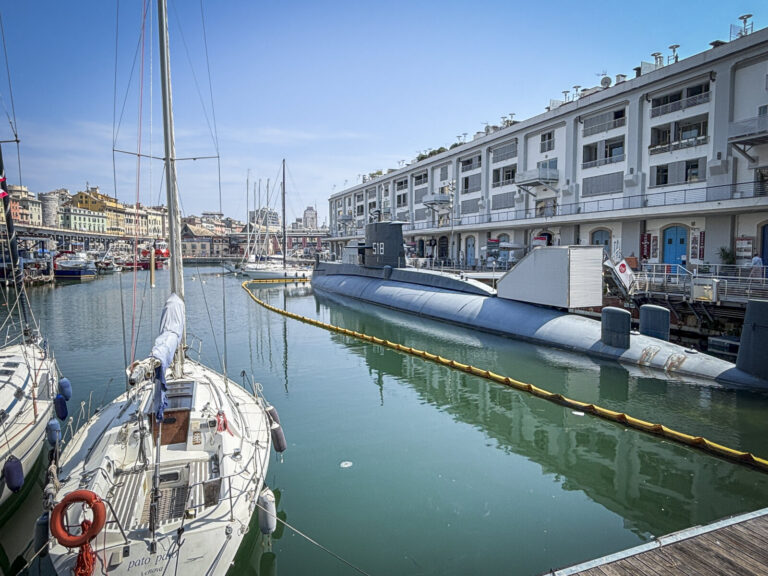 Italy, Genova, 2025-08-13. A summer week from Genoa to Florence by way of Pisa and Vinci, in the crowds of mass tourism.