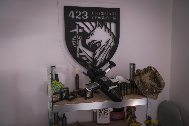 Ukraine, Zaporijia, 2026-04-23. An operator of the 423rd unmanned systems regiment of the Ukrainian army presents the dr