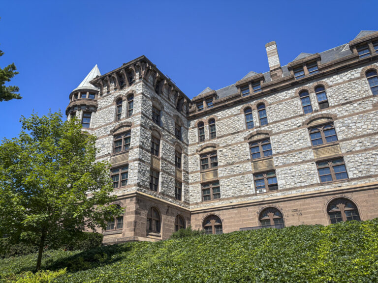 United States, Princeton, 2026-08-15. Low-angle view of a stone building of the Princeton campus and its turret. Photogr