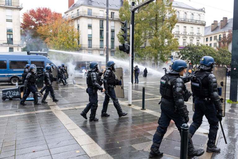 FRANCE, Nantes, 2026-10-24. A Nantes les manifestations ne sont pas auorisees dans le centre ville. Le cortege débute pl