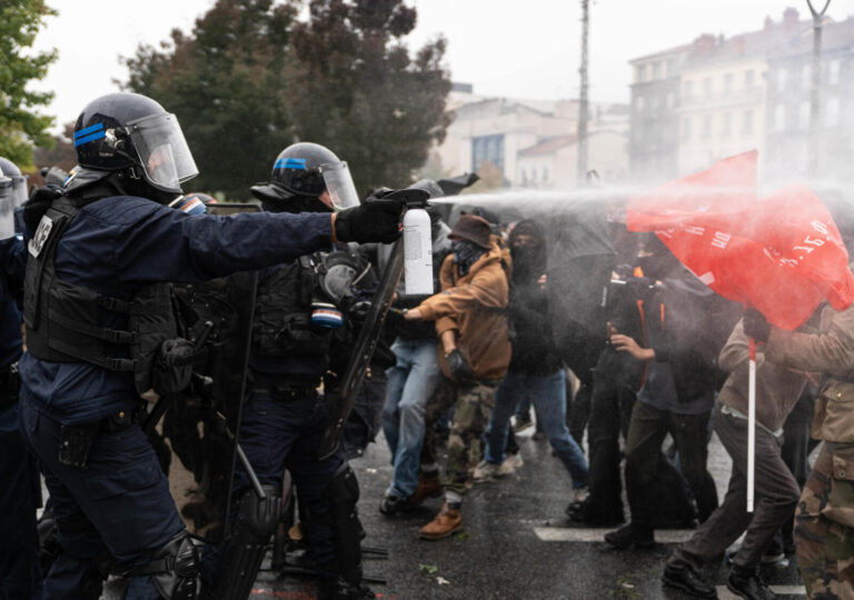 FRANCE, CLERMONT-FERRAND —  17/10/2026 : Manifestations des lycéens et des d'adules contre la vie chère, contre Macron e