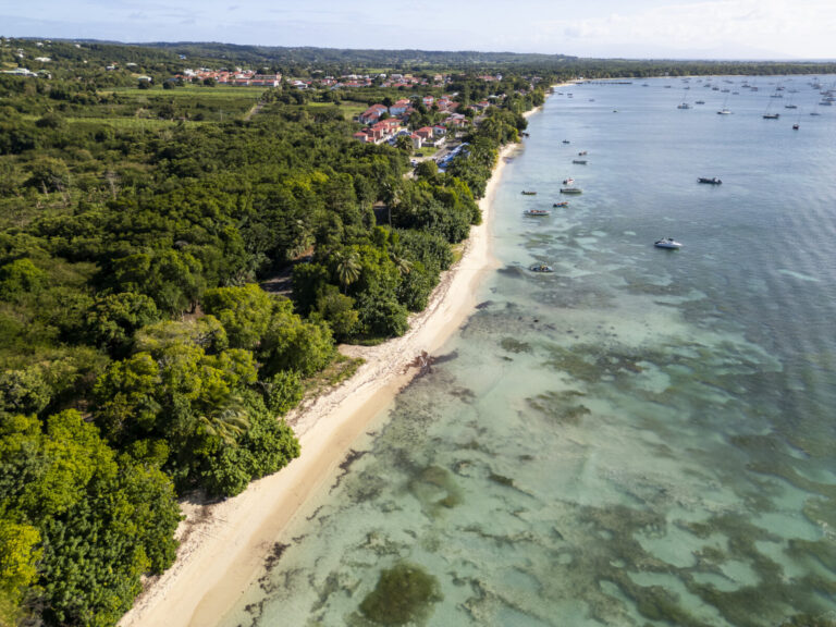 France, Saint Louis, 2025-02-22. France, Guadeloupe, Marie Galante, 21-02-2025. Vue aerienne sur l anse Canot, reputee p