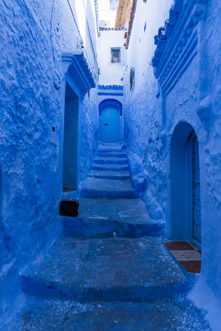 Maroc, Chefchaouen, 2025-01-19. Maroc, Chefchaouen, 2025-01-19: Rue bleue de Chefchaouen ou Chaouen, ville situee dans l