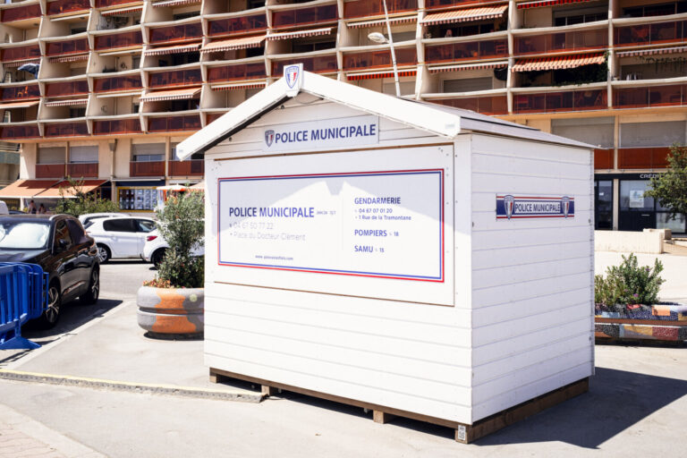 France, Palavas les flots, 2026-07-29. France, Palavas les Flots, 30 juillet 2026 : Un poste de police temporaire est in