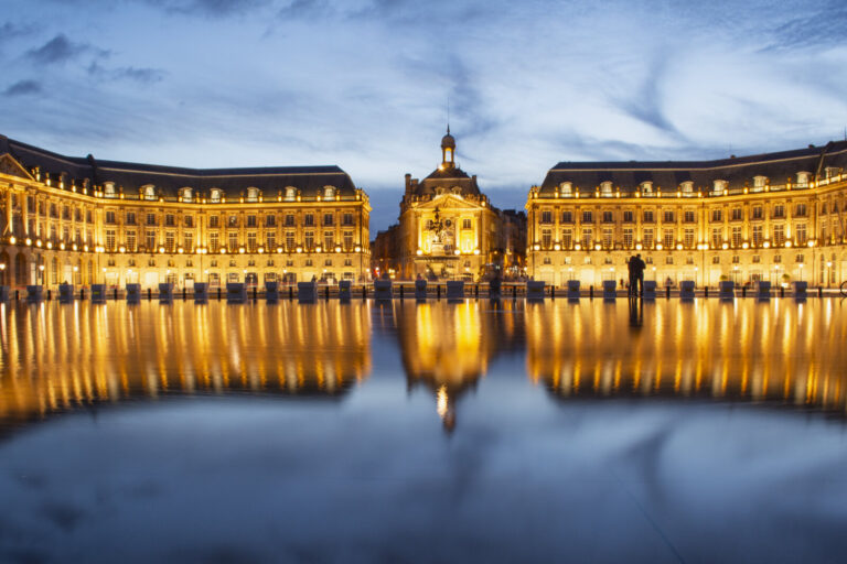 France, Bordeaux, 2017-09-30. France, Bordeaux, 2017, Illustrations of emblematic places in Bordeaux at night. Here the 