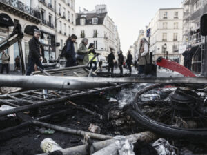 France, Paris, 2026-10-18. The day after a major demonstration by Yellow Vests and students, the city shows clear signs 