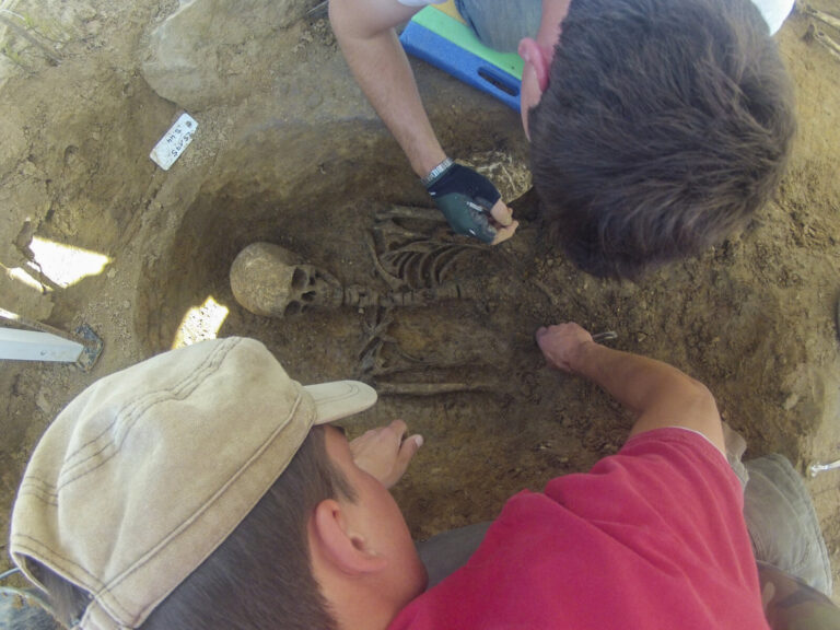 France, Genainville, 2012-07-31. Archaeological dig on an ancient Gallo-Roman site. Grave under study. Photography by Fa