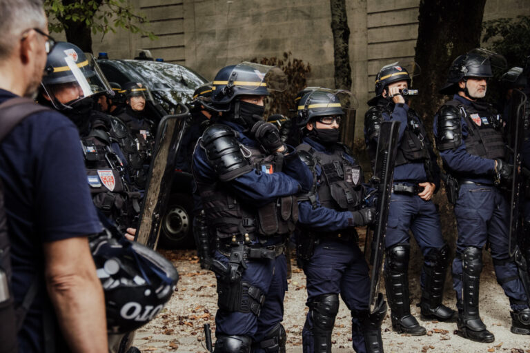 France, Bordeaux, 2026-10-02. High school students are protesting and blocking access to their schools to denounce the d
