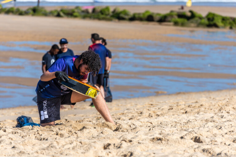 France, Lacanau, 2025-07-10. Waste collection on Lacanau beach (Gironde) by volunteers from EPIDE Bordeaux, in partnersh