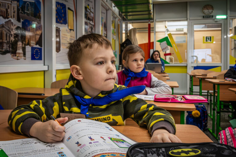 Ukraine, Kharkiv, 2026-01-21. Schoolchildren attend classes inside an underground air raid shelter in Kyiv Chernihiv Keh