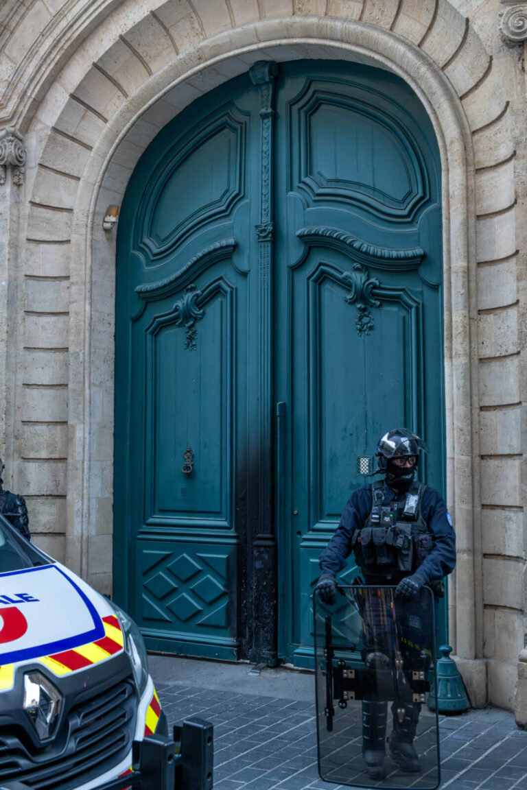France, Bordeaux, 2026-10-17. On October 17, around 7,000 people, including a small number of Yellow Vests, demonstrate 