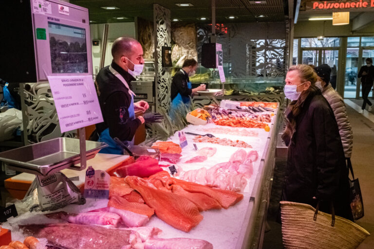 France, Lyon, 2020-12-22. Lyon (France), le 22 decembre 2020. Haut-lieu de la gastronomie lyonnaise, les Halles de Lyon 