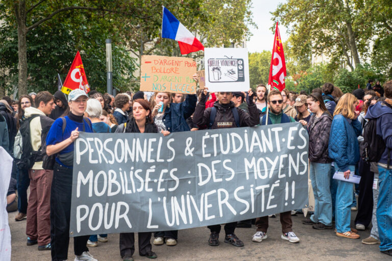 France, Lyon, 2026-10-13. Act V of the secondary school pupils' demonstrations, with a banner carried by university stud