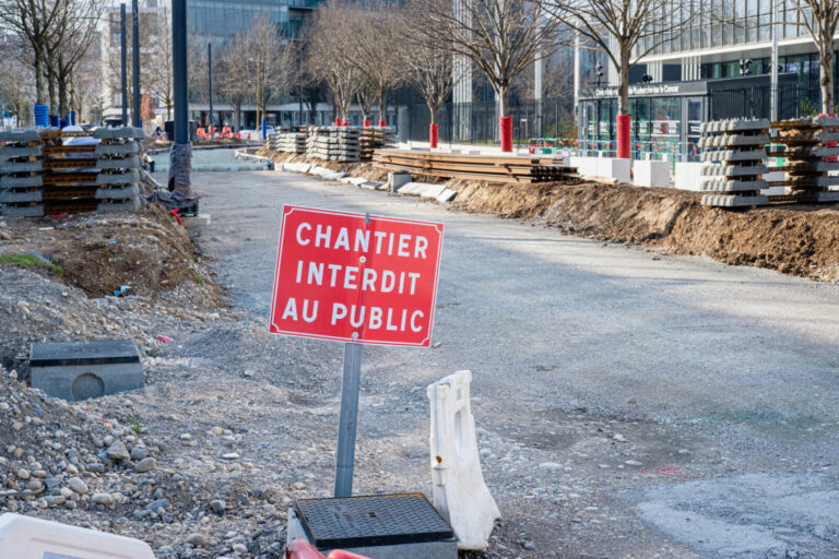 France, Lyon, 2025-02-19. Work on the new T10 tramway line linking Venissieux station to the Gerland sector. A sign forb