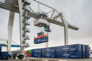 France, Lyon, 2025-04-02. Loading containers with a gantry crane at the Edouard Herriot port for the launch of Lyon Rhon
