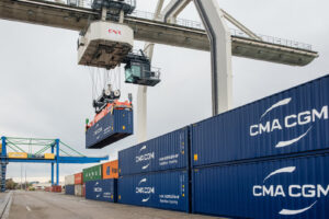 France, Lyon, 2025-04-02. Loading containers with a gantry crane at the Edouard Herriot port for the launch of Lyon Rhon