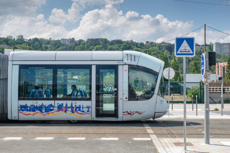 France, Lyon, 2023-05-22. A tramway passing in front of signs and a pedestrian crossing. Photograph by Franck CHAPOLARD 