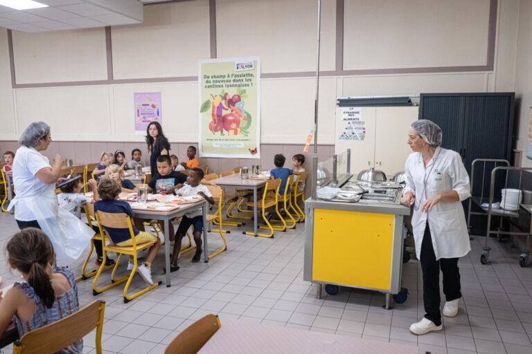 France, Lyon, 2022-09-05. A school canteen refectory with children eating and catering staff.
Photograph by Franck CHAPO