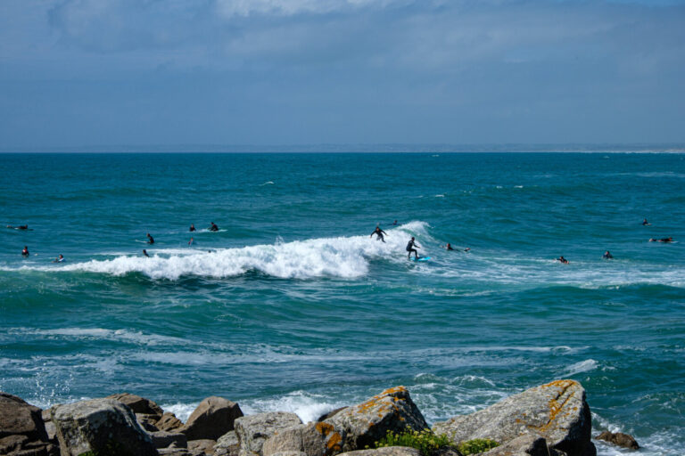 France, Plomeur, 2023-07-30. Surfers on the waves of the Pointe de la Torche. Photograph by Franck CHAPOLARD / Collectif