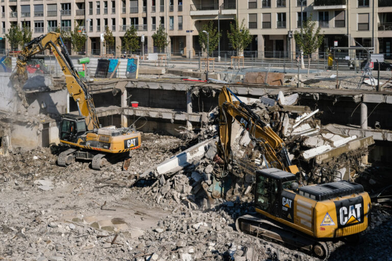 France, Lyon, 2021-10-11. Lyon (France), le 11 octobre 2021. Travaux de demolition de l'ancien parking St Antoine sur le