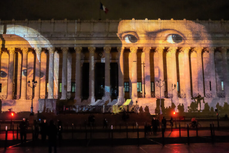 France, Lyon, 2015-12-08. Lyon (France), le 08 decembre 2015. Le palais de justice des 24 colonnes avec des projections 