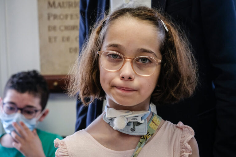 France, Bron, 2022-05-11. Bron (France), le 11 mai 2022. Atteinte d'une maladie rare clara ne pas se nourrir normalement