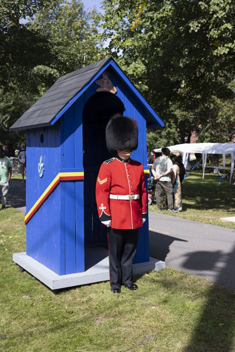 Canada, Drummondville, 2026-09-12. A soldier from the Royal 22nd Regiment stands at attention in full ceremonial dress u