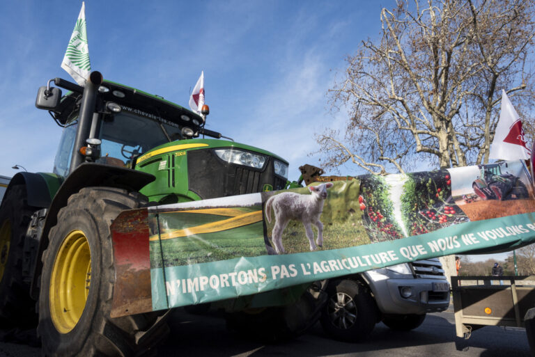France, Vincennes, 2026-01-13. France, Paris, 13/01/2026. Des agriculteurs manifestent a Paris contre l'accord avec le M