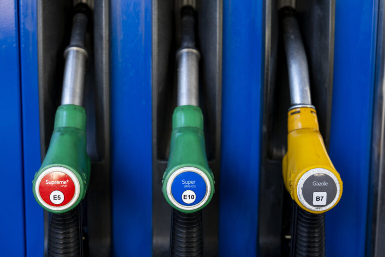 France, Paris, 2026-09-22. Fuel prices are rising sharply in France amid tensions on global oil markets and higher energ