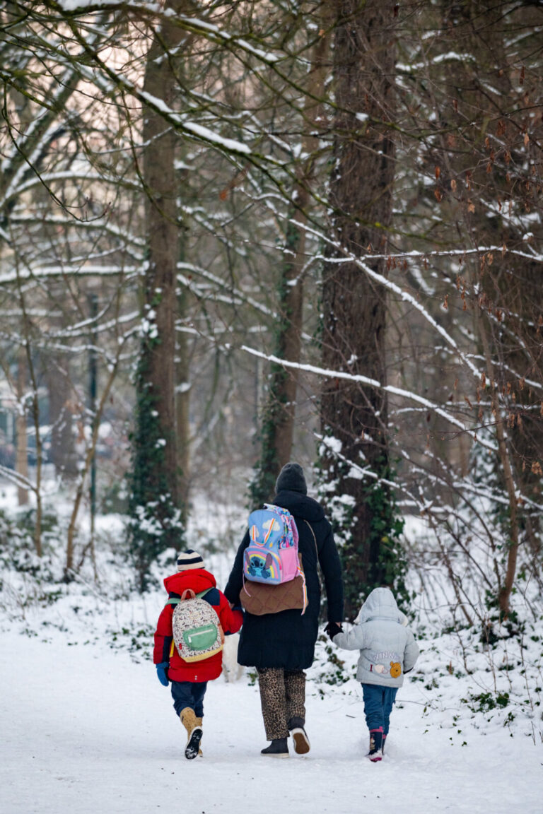 France, Paris, 2026-01-06. Vincennes under the snow. The Bois de Vincennes, covered in a white blanket, attracts Parisia