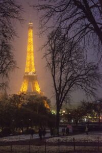 France, Paris, 2024-11-21. Paris in the snow. The Trocadero, its gardens, and the Eiffel Tower, covered in a white veil,