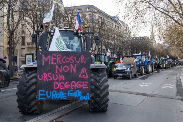 France, Vincennes, 2026-01-13. France, Paris, 13/01/2026. Des agriculteurs manifestent a Paris contre l'accord avec le M