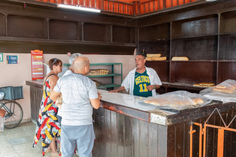 Cuba, Havana, 2019-11-18. View of the interior of a bakery. Photograph by Guy LEROY Collectif DR.
Cuba, La Havane, 2019-
