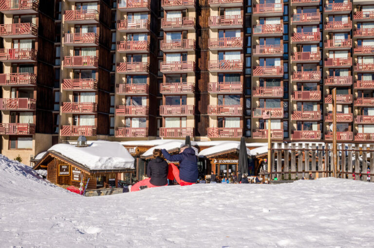 France, La Plagne, 2024-12-31. Illustration of mass tourism in a major winter sports resort. Photography by Guy Leroy / 