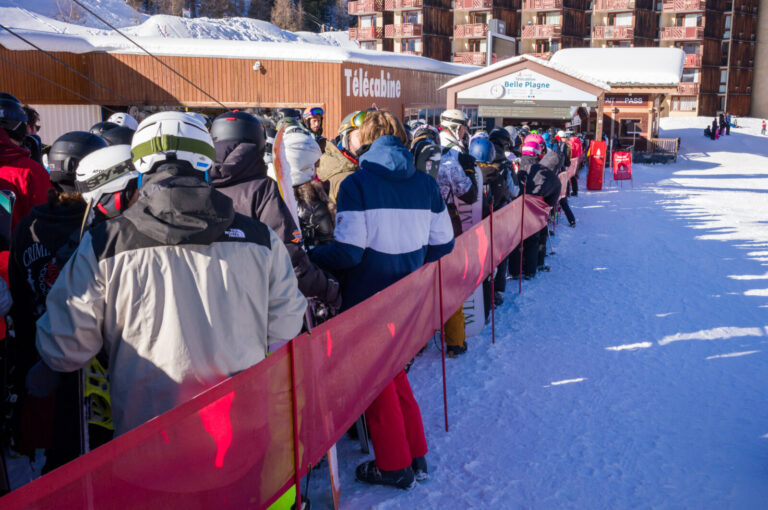 France, La Plagne, 2024-12-31. Illustration of mass tourism in a major winter sports resort. Photography by Guy Leroy / 