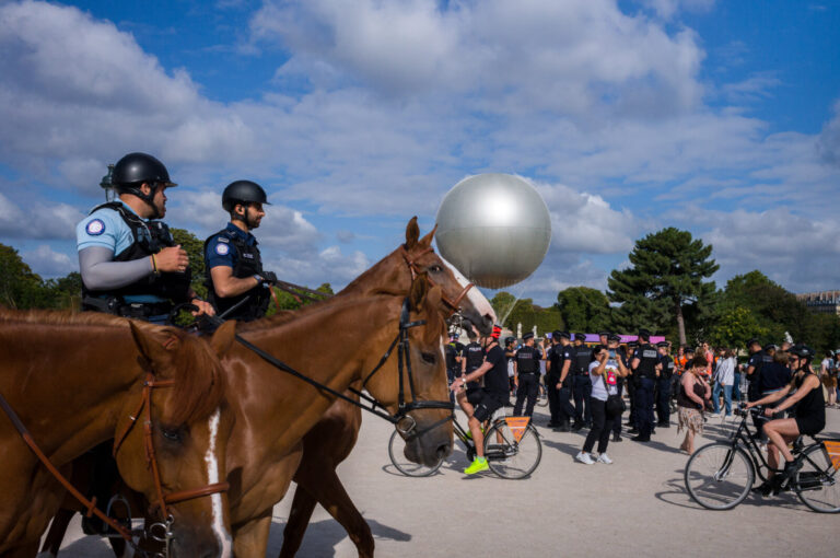 France, Paris, 2024-08-07. The area around the Olympic cauldron is protected by the police. Photograph by Guy LEROY / Co