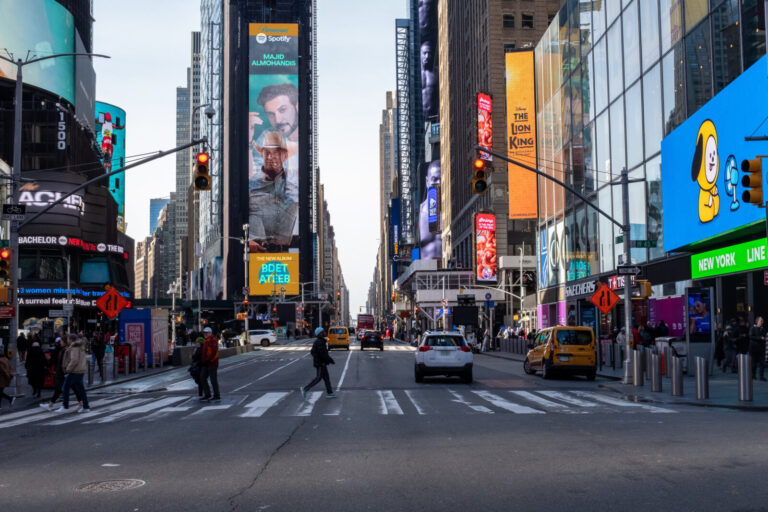 United States, New York, 2023-03-12. Illuminated panels in Times Square. Photography by Guy LEROY / Collective DR.
Etats