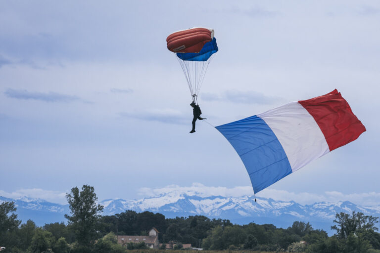 France, Muret, 2026-05-09. A parachutist landed with the French flag at Muret-Lherm airfield during the Airexpo airshow.