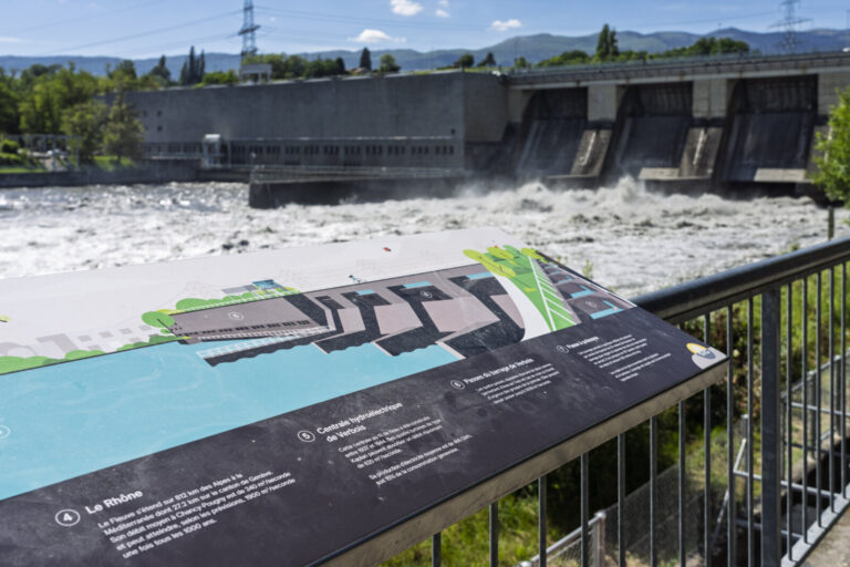 Switzerland, Geneva, 2025-04-10. Switzerland, Geneva, 2025-05-24A large-scale operation took place at the Verbois dam o