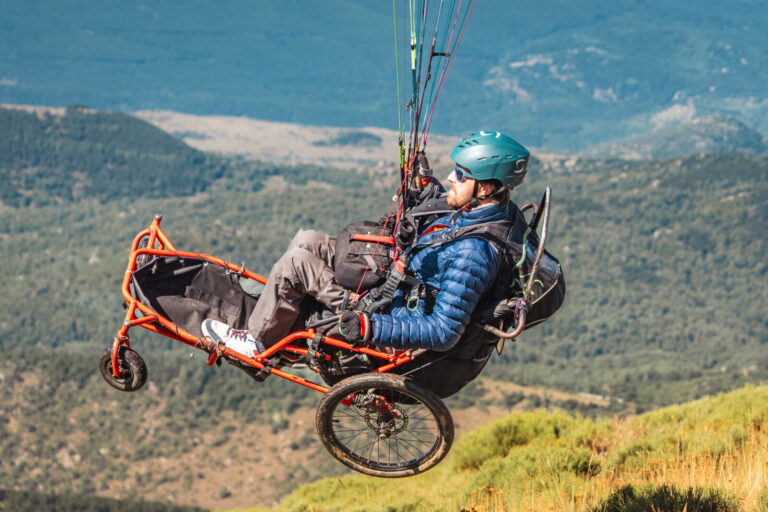 France, Targasonne, 2024-09-05. France - Targasonne - 2024-09-05 - Stage de parapente en fauteuil roulant. Charles Bonni