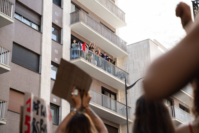 France, Paris, 2026-10-06. Young people applaud the march of the third national day of mobilization for education from t