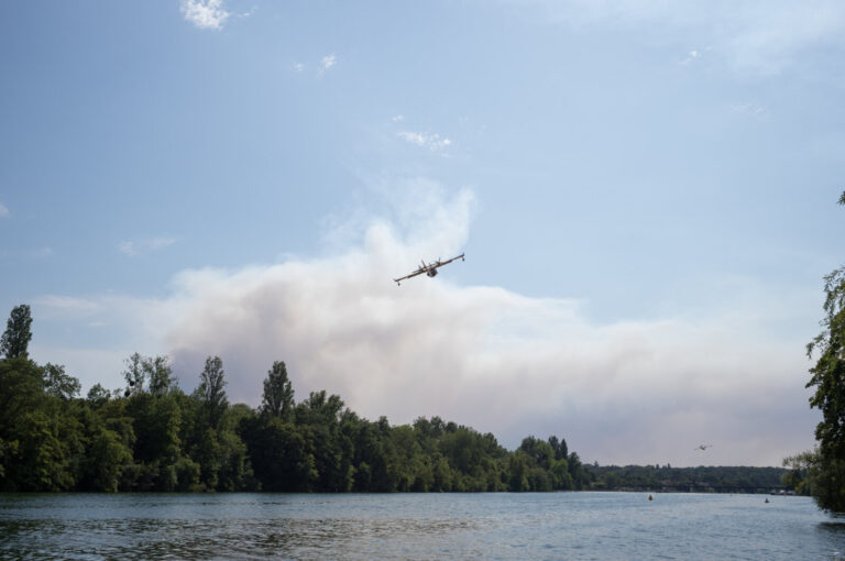 France, Fontainebleau, 2026-07-13. A large plume of smoke rises above Fontainebleau as a major wildfire spreads through 