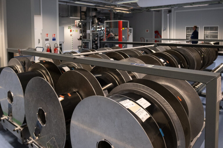 France, Ergue-Gaberic, 2024-05-17. 17 Mai 2024 - Finistere - France : Lignes de production de cathodes pour les batterie