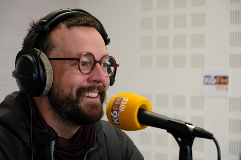 France, 2026-04-20. France, Bourgogne, 20-04-2026.
Benoit passe dans les radios locales pour parler de son projet, comme