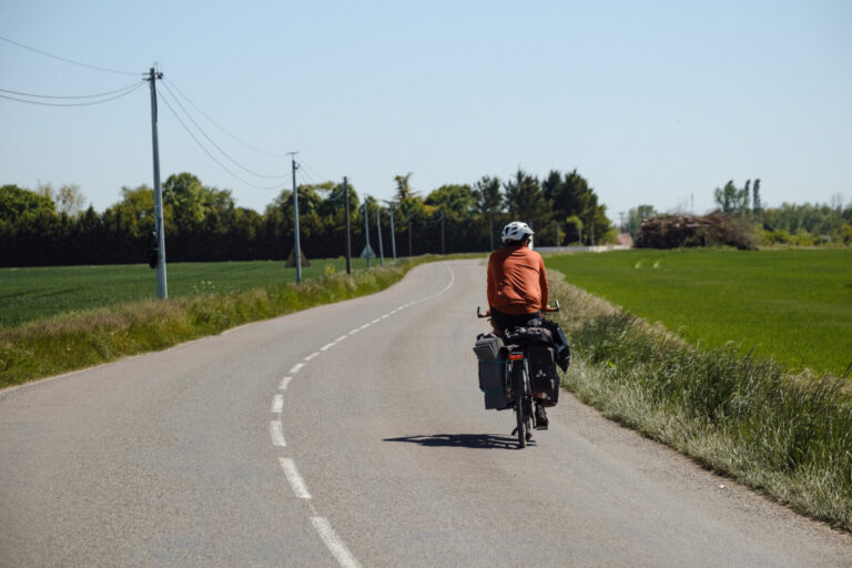 France, 2026-04-20. France, Bourgogne, 20-04-2026.
Chaque matin, Benoit reprend la route vers une nouvelle mairie. CONTE