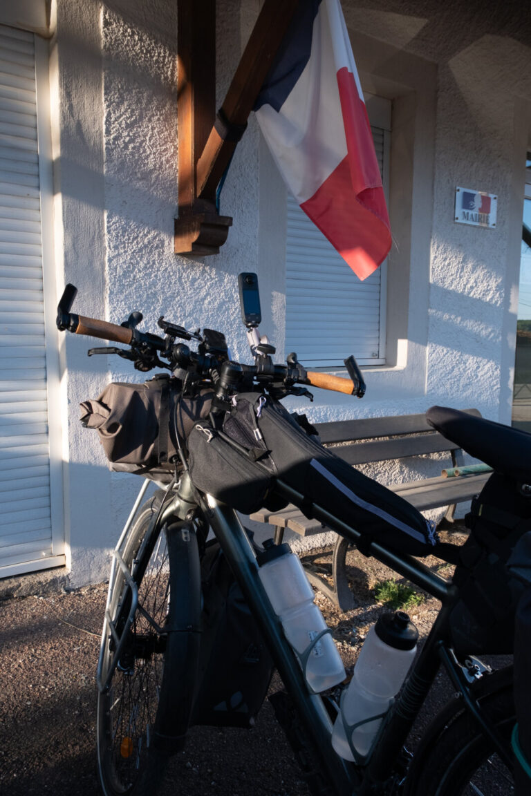 France, 2026-04-20. France, Bourgogne, 20-04-2026.
Le velo de randonnee utilise par Benoit a ete achete d'occasion pour 